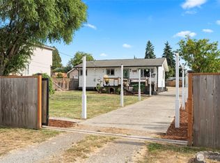 2123 S 252nd St, Des Moines, WA 98198