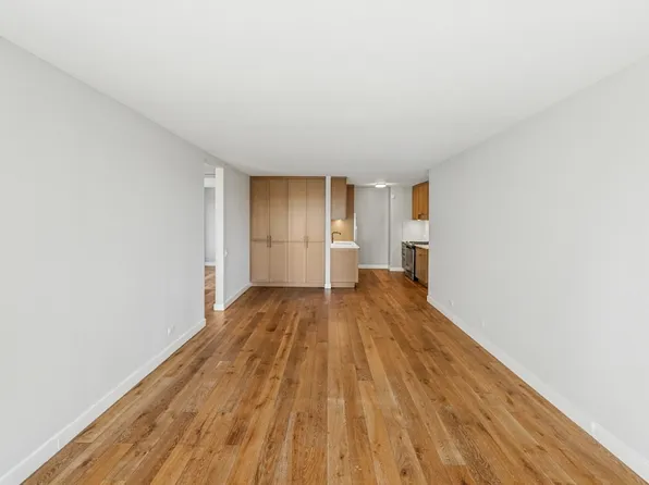 560 West 43rd Street image 15 of 20