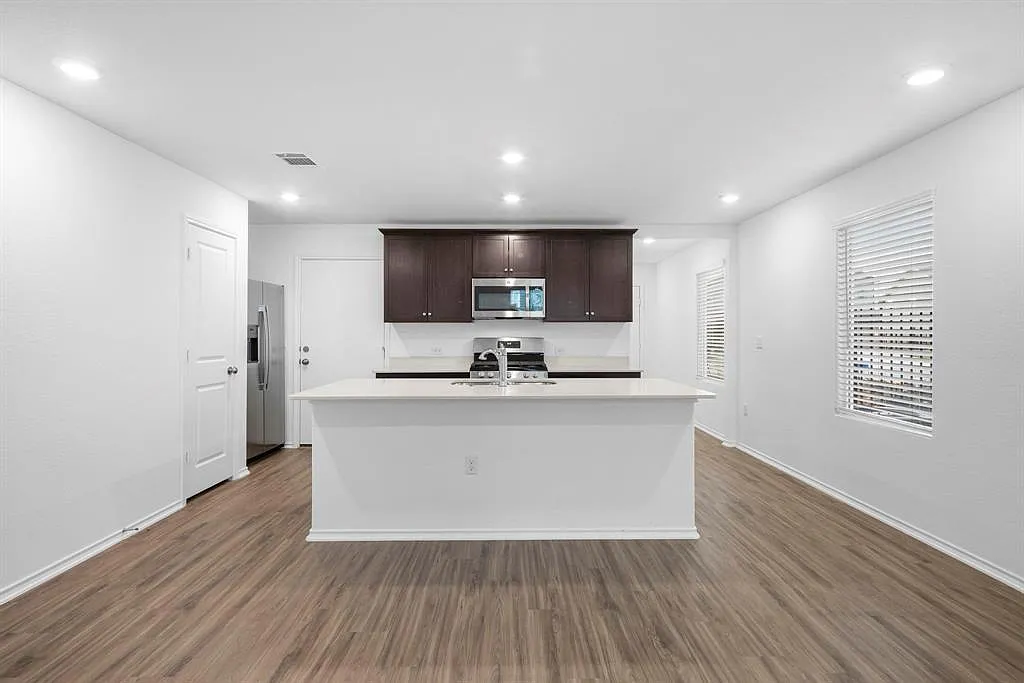 3 bed, 2.5 bath, 1377 sqft, $1,850 — Photo 1