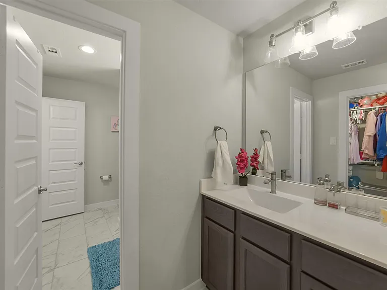 23610 Iris Field Ct — Photo 29