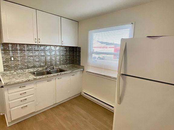 3rd image of 702 E 1st St #1