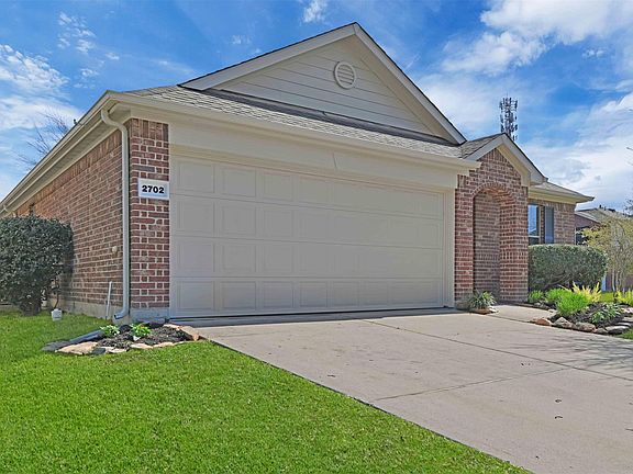 4th image of 2702 Sandberry Dr