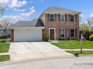 589 Kingston Ct, Roselle, IL 60172