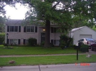 11851 Fowood Dr, Maryland Heights, MO