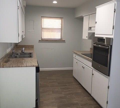 5th image of 913 Woodbrook St