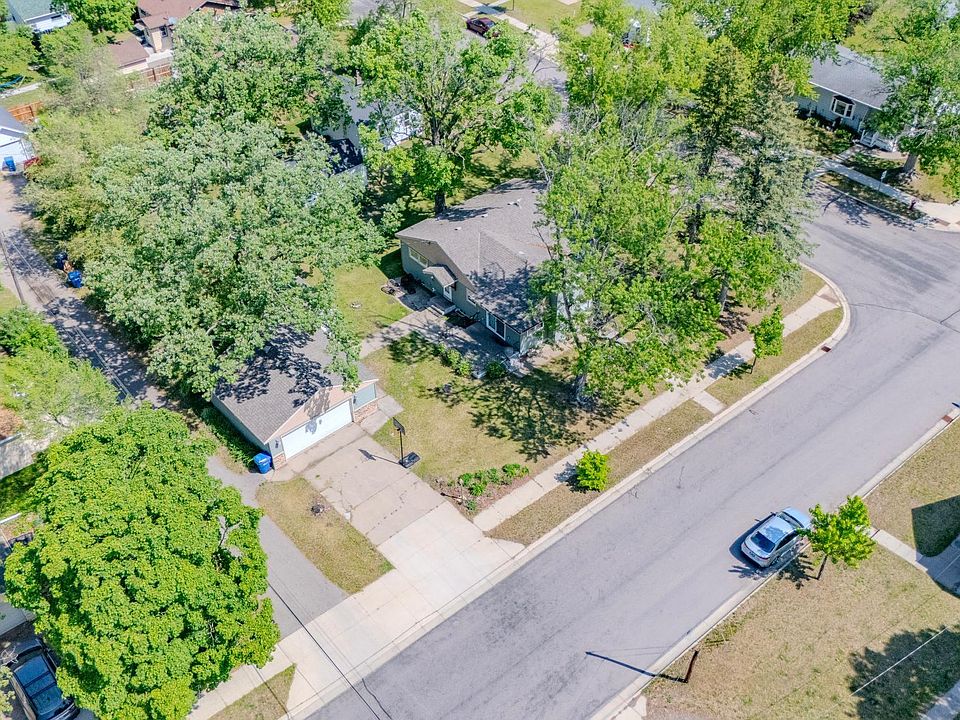 1st image of 443 6th St NE