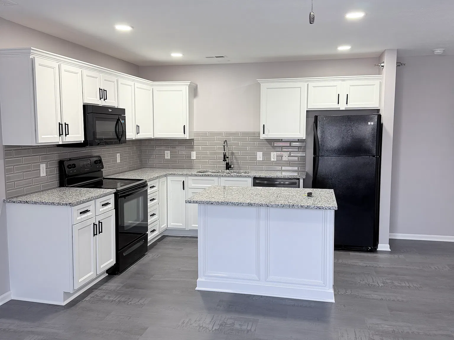 2 bed, 1056 sqft, $1,900 — Photo 3
