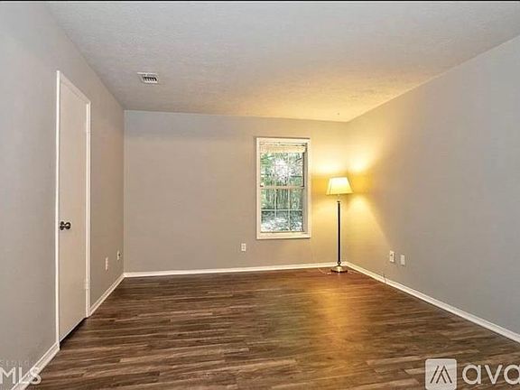 3rd image of 306 Augusta Dr SE #306