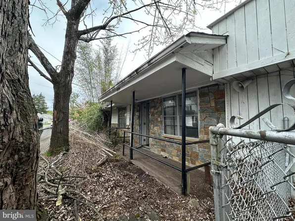 3970 26th St N, Arlington, VA 22207