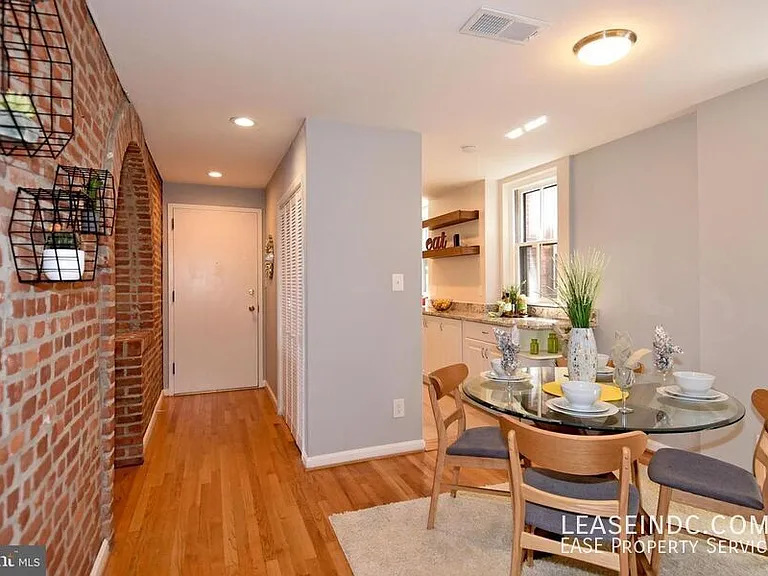 410 11th St NE #17 — Photo 7