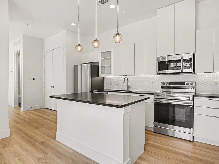 2217 N Fitzhugh Ave #206 — Photo 14