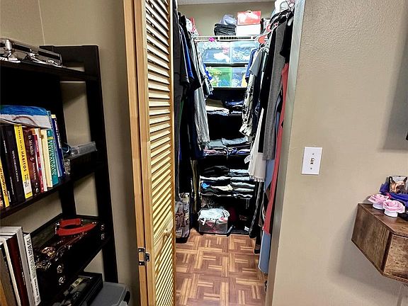 5th image of 610 SW 76th Terrace