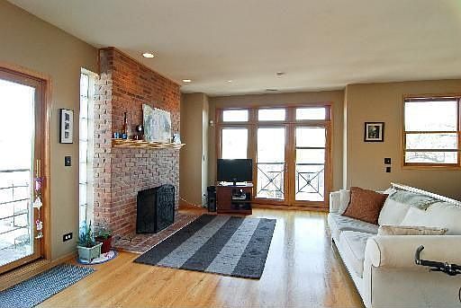 2nd image of 1020 N Mozart St APT 3
