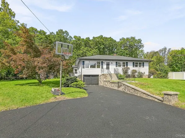 6 Lannis Avenue, New Windsor, NY 12553