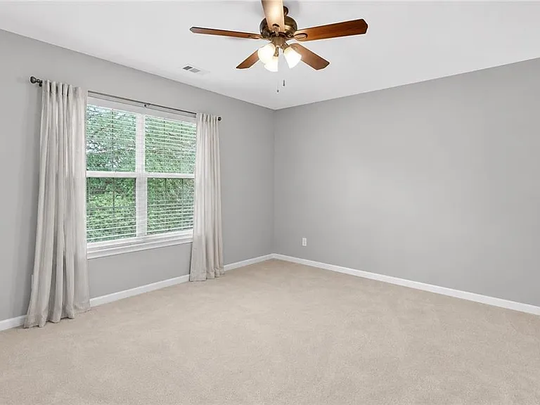 559 Windstone Trl — Photo 9