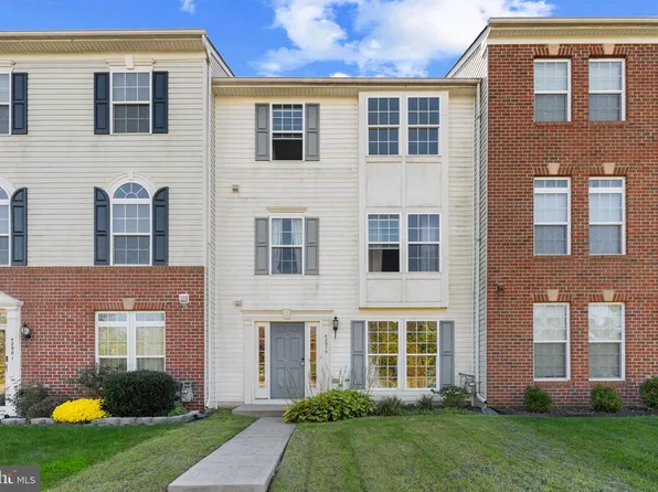 42979 Edgewater St, Chantilly, VA 20152