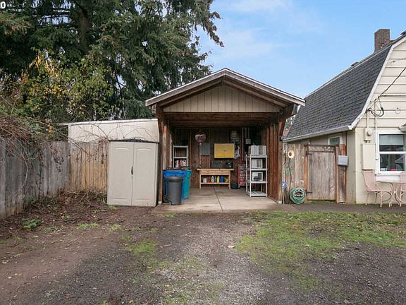 4th image of 3606 NE 44th St