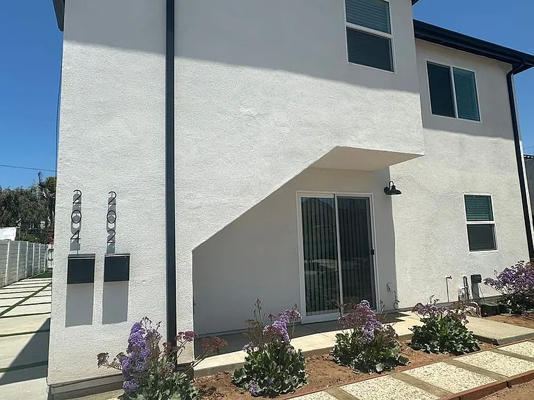202-204 Calla Ave — Photo 2