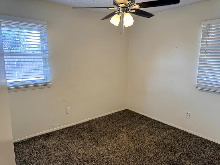 4425 Humble Ave — Photo 11