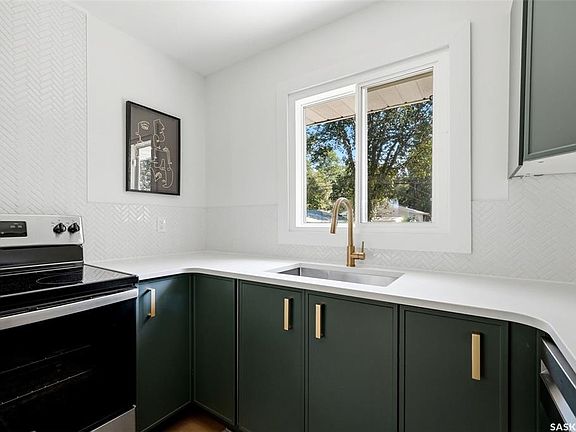 5th image of 137 Garnet STREET