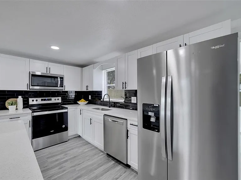 4012 Valencia Dr — Photo 6