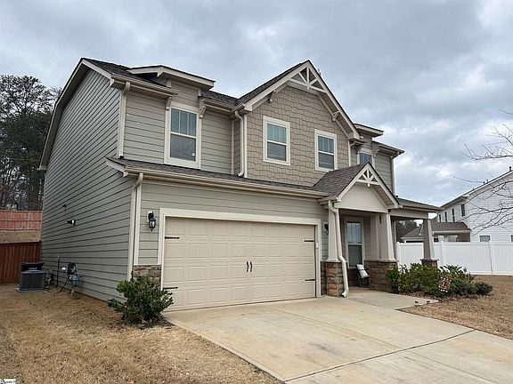 3rd image of 231 Raleighwood Ln