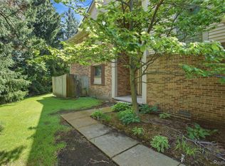 37091 Kirkshire Ct, Farmington, MI 48331