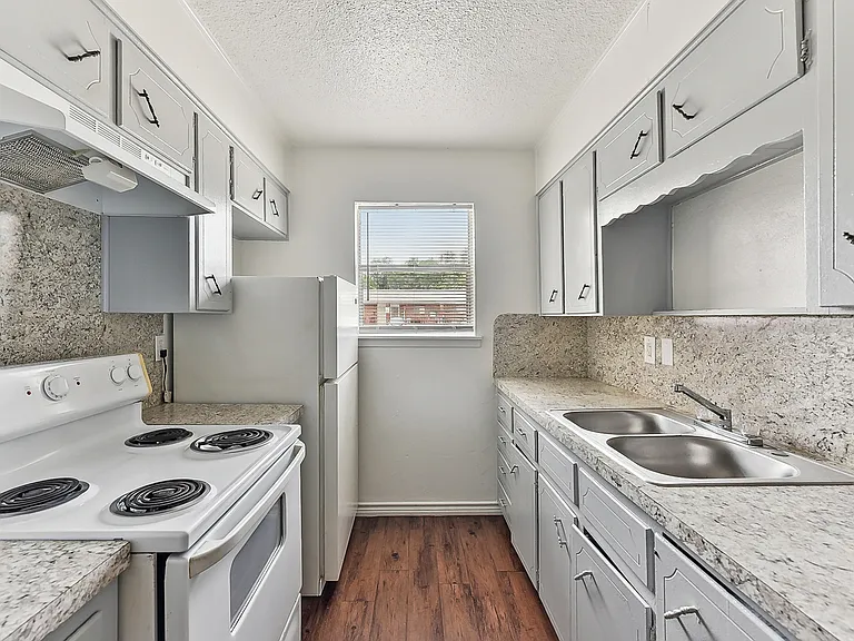 Townshires Apartments — Photo 15