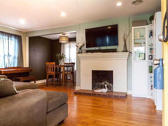 4th image of 872 Meadow Ln