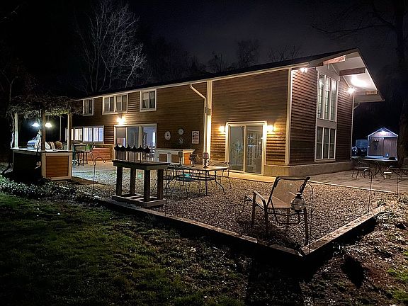 Outdoor kitchen/bar/patio