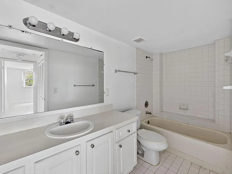8373 Lake Dr #307 — Photo 11