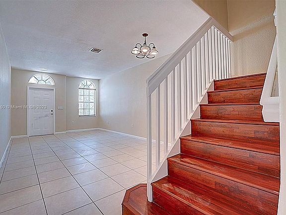 5th image of 2546 SW 85th Ave #106