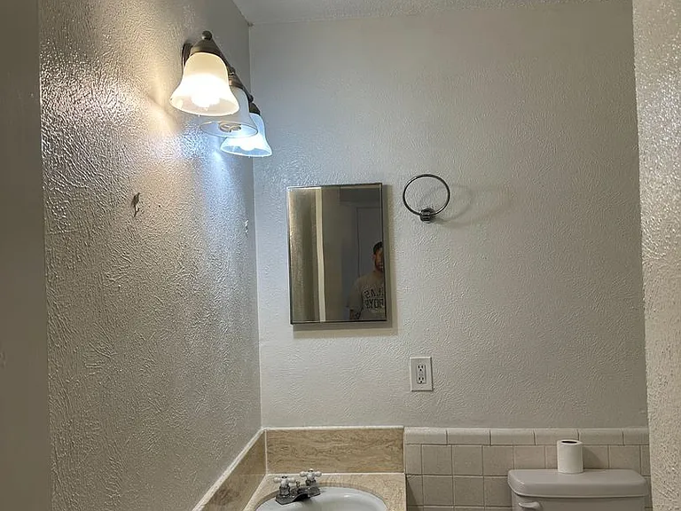 400 Johnson Dr — Photo 32