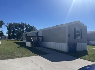 555 Crandlemire Rd TRAILER 38, Lumberton, NC 28358