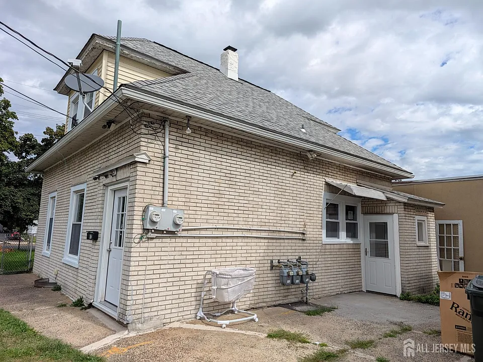 121 Kossuth St
