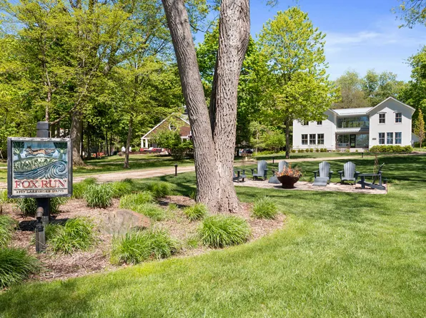 2787 Lakeshore Dr, Fennville, MI 49408