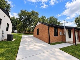 3rd image of 551 Harding Pl