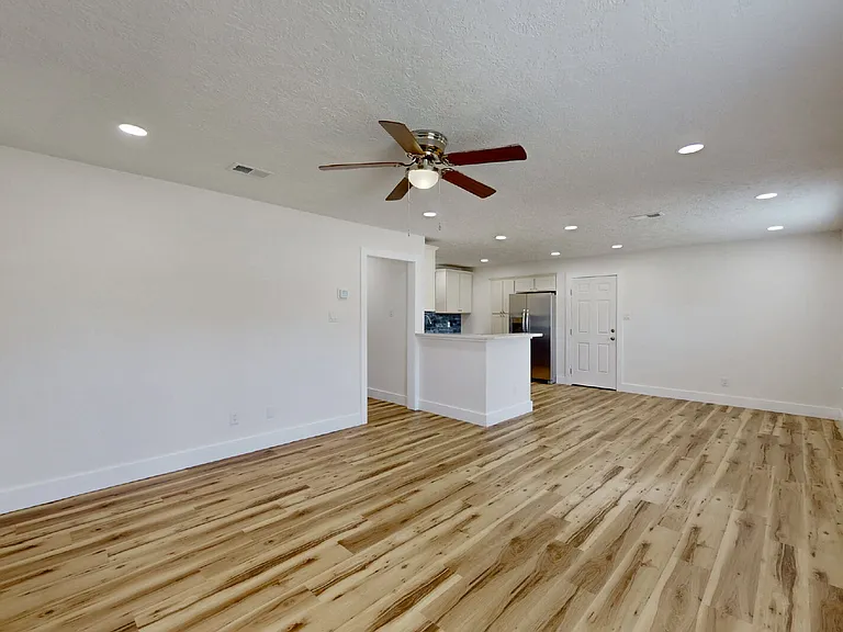 1012 San Saba Dr — Photo 4