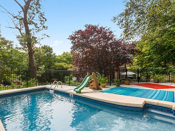 327 Ashford Avenue