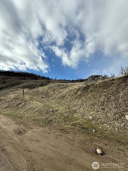 2nd image of 28 Eagles Bluff Road
