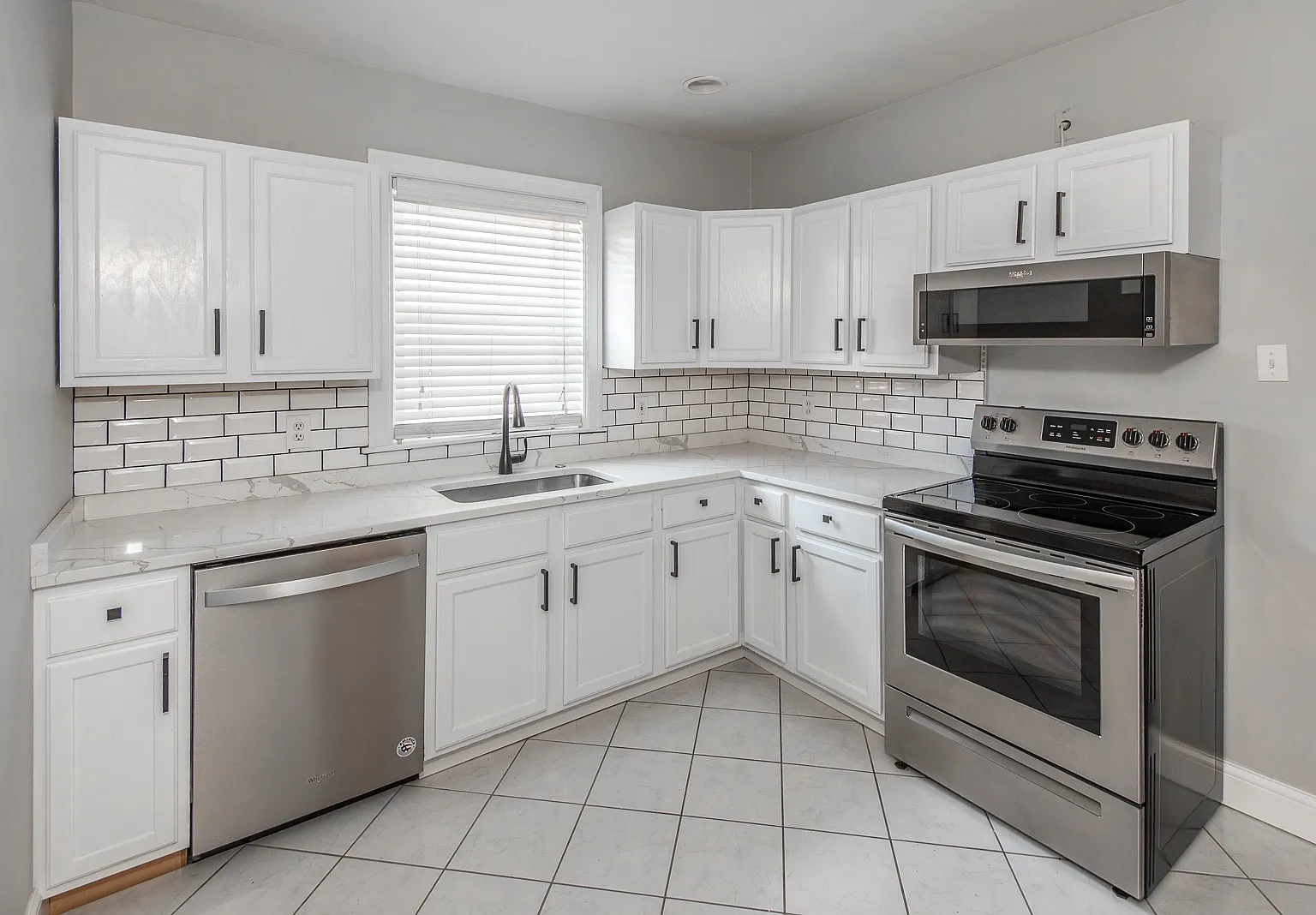 1 bed, 1.5 bath, 1000 sqft, $1,350 — Photo 3