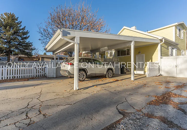976 Briar Ave — Photo 1