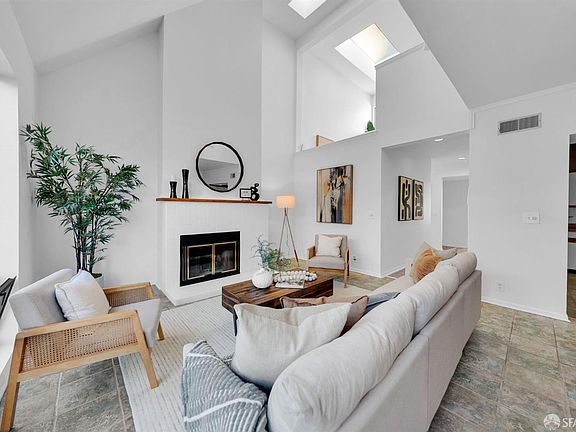 3rd image of 35 Moulton St #2