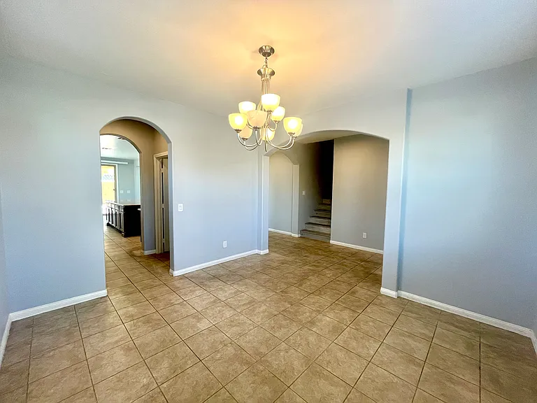 576 Glassford Ct — Photo 6