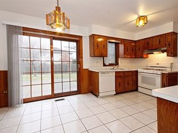 4th image of 15338 Stradford Ln #0