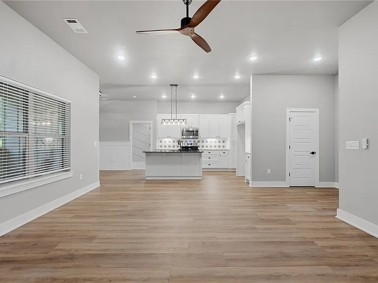 8 Leyland Dr — Photo 14
