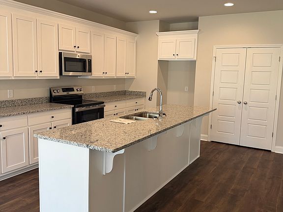 3rd image of 511 Harmony Rd #4