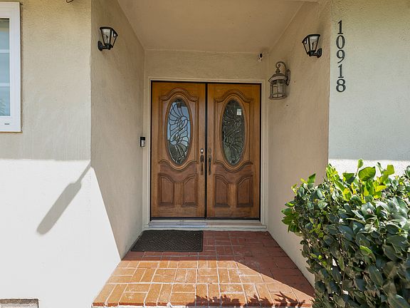 4th image of 10918 Reseda Blvd