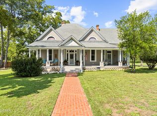 742 3rd St, Chipley, FL 32428