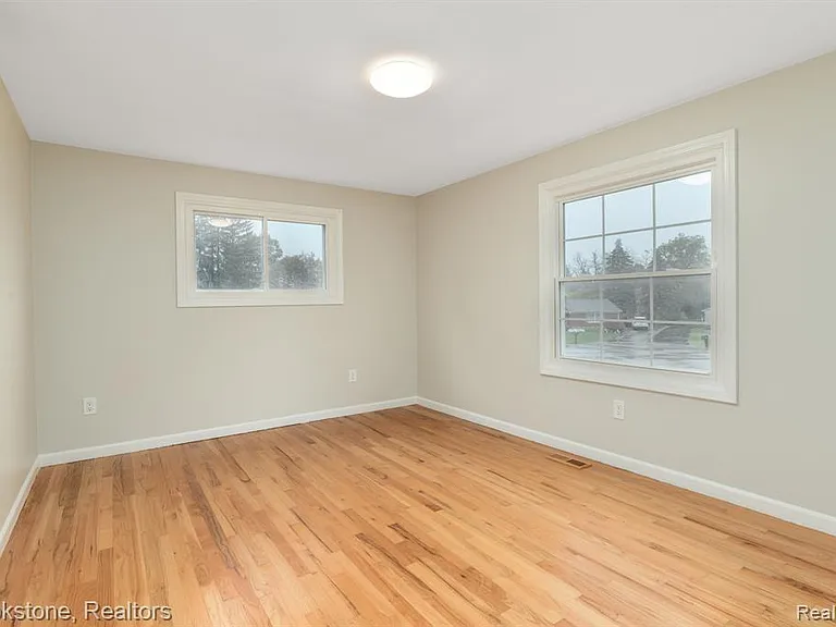 165 Woodedge Dr — Photo 10